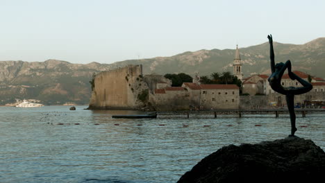 dancing statue on the budva coast