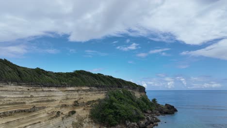 Acantilado-Rocoso-De-Playa-Caleton-En-República-Dominicana