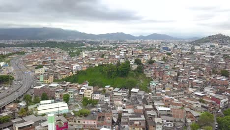 Imágenes-De-Drones-De-Mare,-Una-Favela-En-Río-De-Janeiro,-Brasil-1