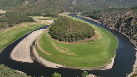 el meandro melero uno de los lugares mas tipicos para fotografiar en las hurdes extremeña