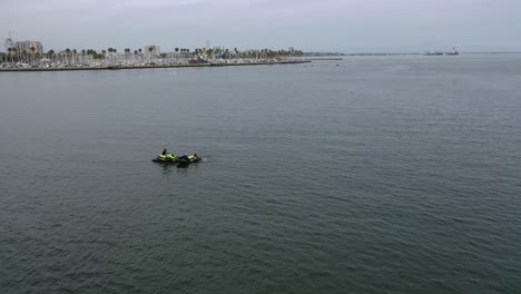 Jetskifahrer-In-Einem-Hafen