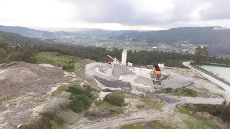 vista aérea de la cantera de minería a cielo abierto. cantera de piedra