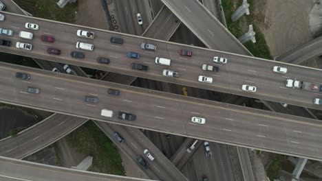 Este-Video-Trata-Sobre-Un-Lapso-De-Tiempo-De-Tráfico-En-Hora-Pico-En-La-Autopista-En-Houston,-Texas