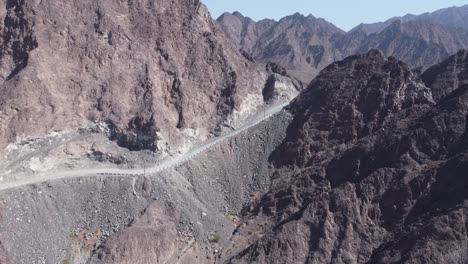 Dry-deserted-road-in-the-outskirts-of-Dubai,-near-Hatta