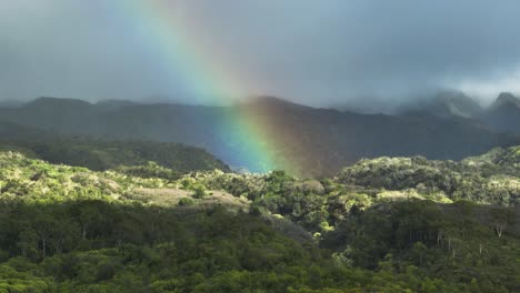 Espectacular-Arcoiris-En-Hawaii,-Estados-Unidos.-De-Cerca