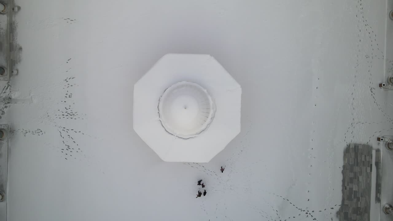 눈 속 에 있는 카밀리카 모스크