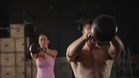 Entrenamiento-Cruzado-En-Un-Gimnasio