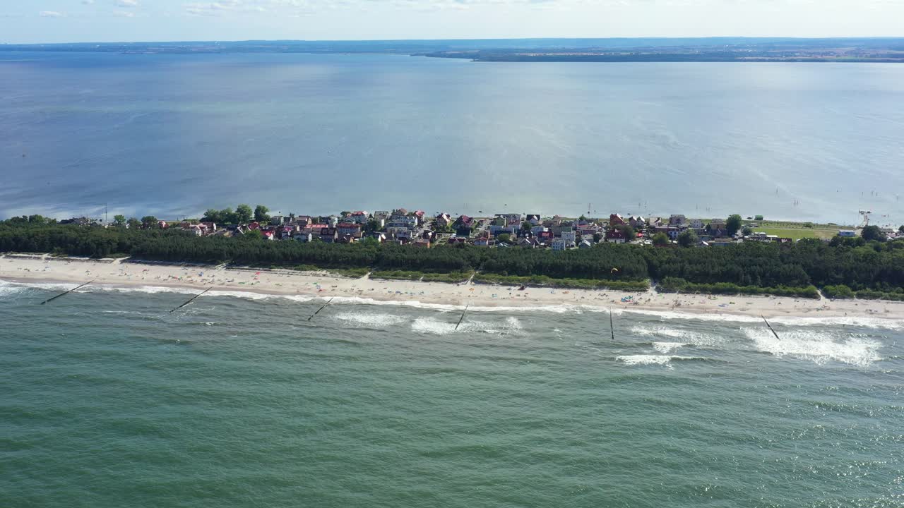 발트해, 폴란드 모래사장에 있는 찰루피 시의 조감도