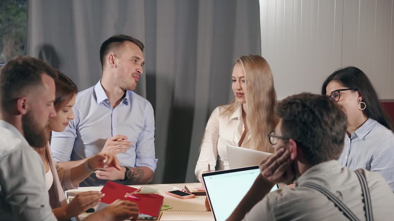 팀 브레인 스토밍 회의