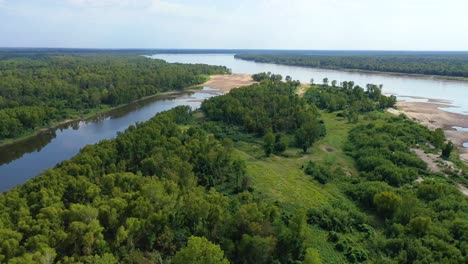 Antena-Sobre-Un-área-Natural-Despoblada-De-La-Región-Del-Río-Mississippi,-Cerca-De-Greenville-Mississippi-1