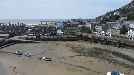 Barmouth-Norte-De-Gales,-Reino-Unido-Ciudad-Costera-Drone-4k