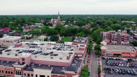 Schöne-Luftaufnahme-Der-Innenstadt-Von-Naperville,-Illinois,-USA