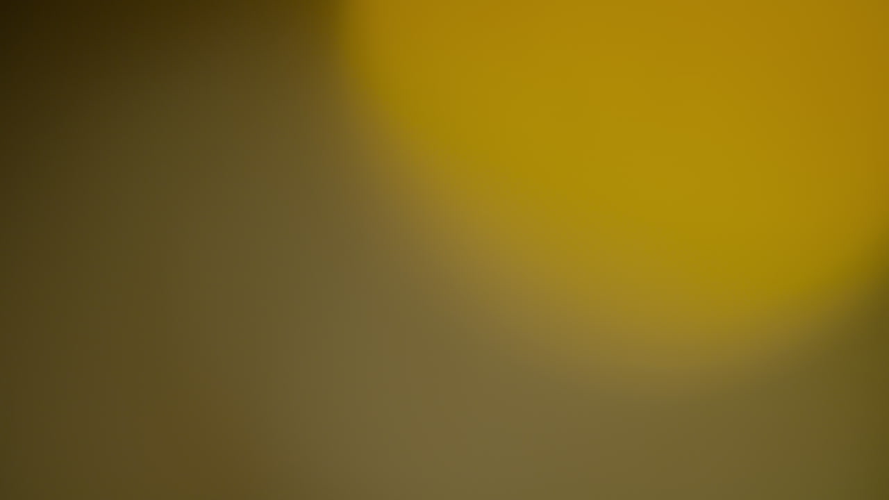 un fondo abstracto de enfoque suave con gradientes amarillos y verdes suaves con transiciones sutiles.