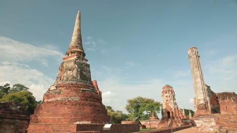 Thai-Pagodas-at-Wat-That-Maha-in-Ayutthaya,-Thailand