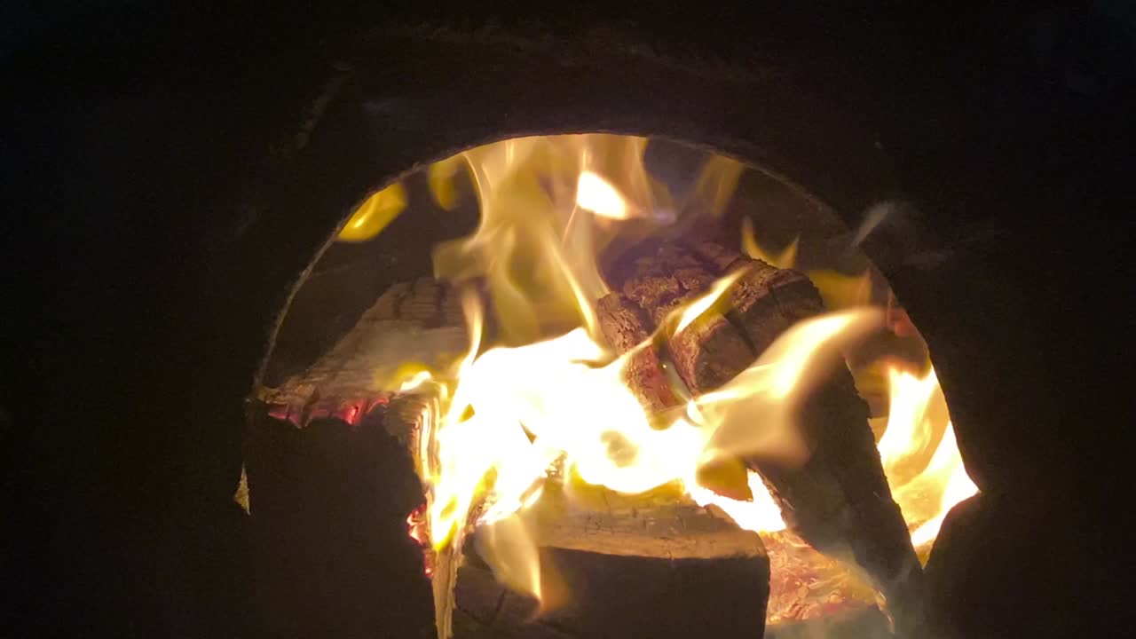 나무 연소 야외 주조 철 및 강철 굴