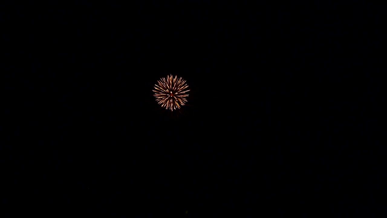 Fuochi d'artificio del Quattro Luglio al rallentatore a Boulder, Colorado