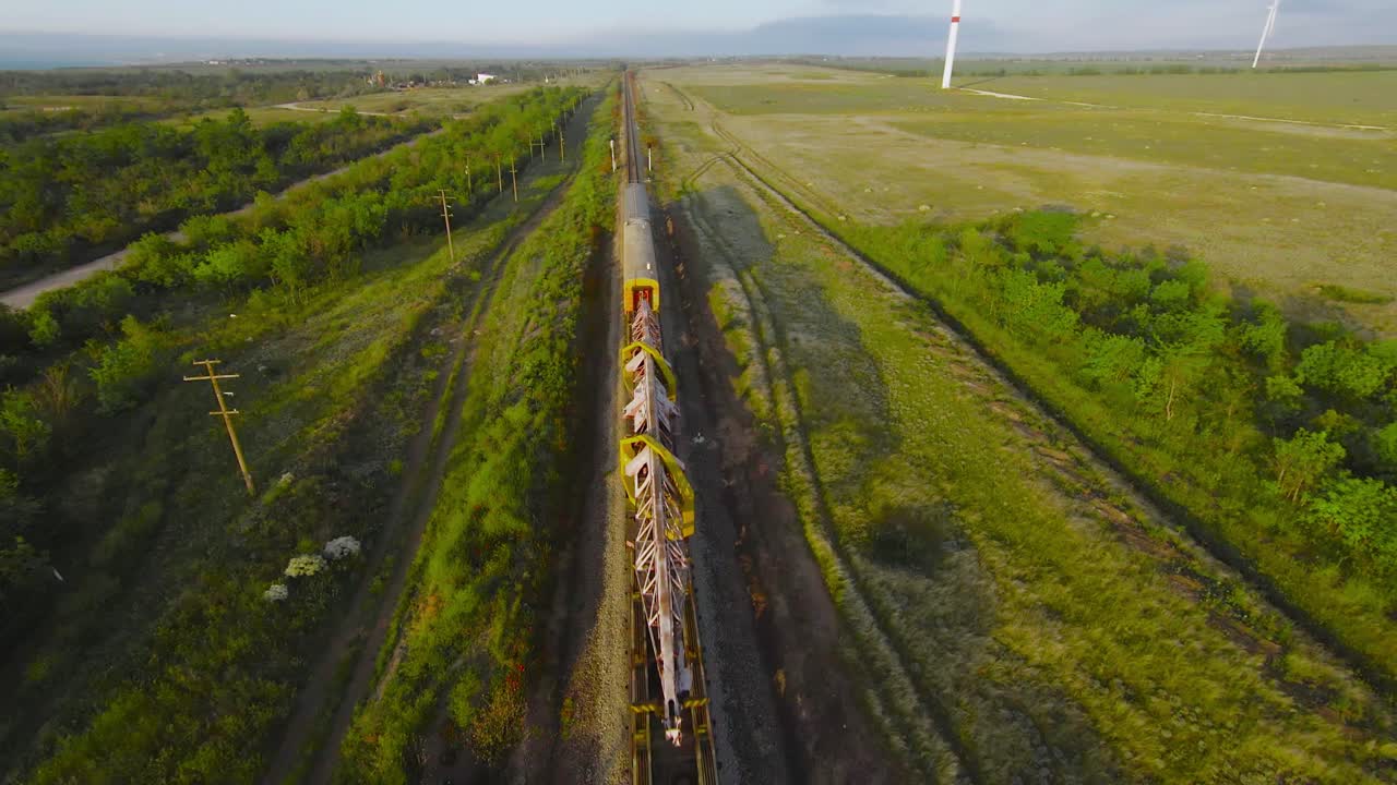 시골 풍경 을 여행 하는 열차
