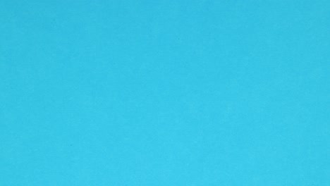 el billete de cincuenta euros aparece sobre un fondo azul - stop motion