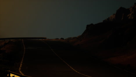 carretera abandonada en la costa atlántica de escocia