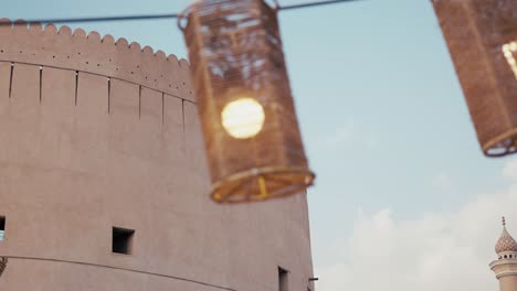 Fuerte-De-Nizwa,-Una-Joya-Histórica-En-El-Paisaje-De-Omán