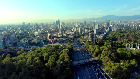 Drohnenansicht-Der-Morgenlandschaft-Von-Mexiko-Stadt-Mit-Grünen-Bäumen-In-Der-Nachbarschaft-Von-Condesa