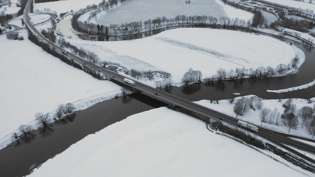 강을 건너는 독일의 고속도로