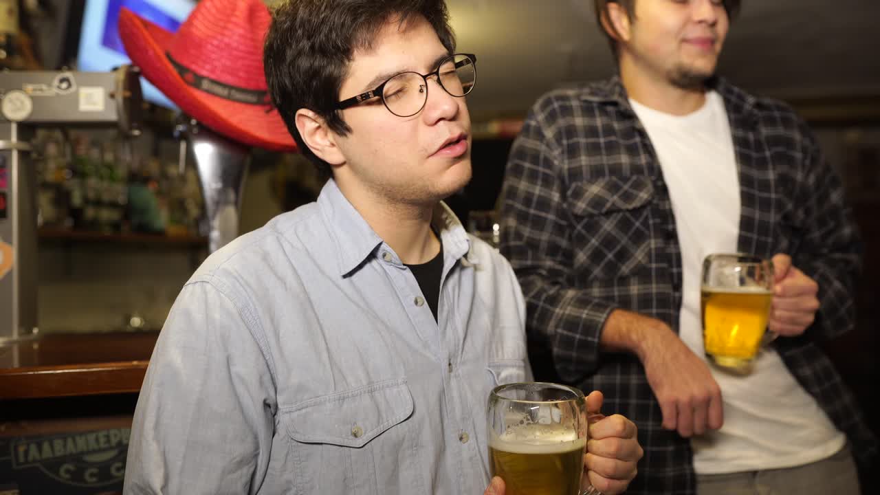 술집에서 친구들과