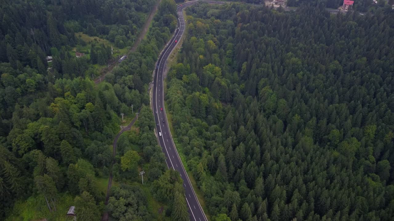 vista aérea panorámica hacia abajo tomada en un alto