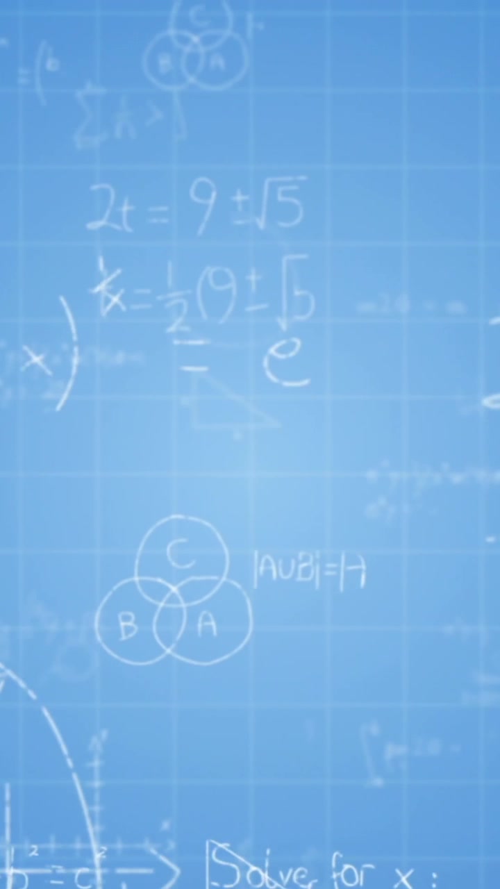 Pila di libri, equazioni matematiche e grafici
