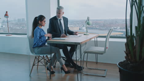 reunión de negocios en una oficina moderna