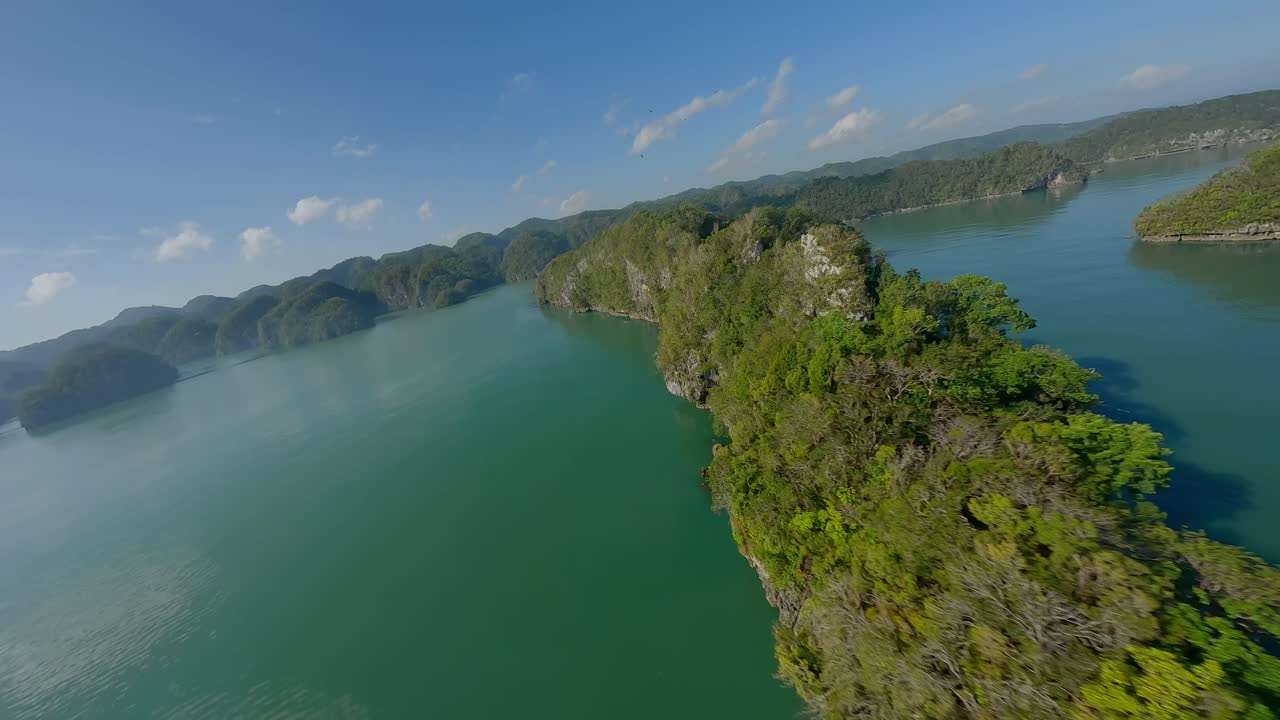 로스 하이티스 국립 공원, 도미니카 공화국에 있는 섬의 fpv - 공중 무인 항공기