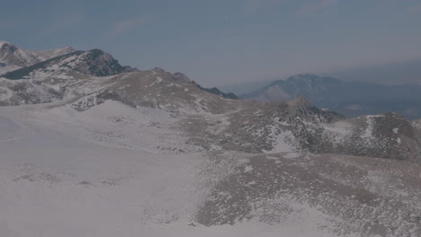 magnífica vista desde una góndola en sinaia, rumania
