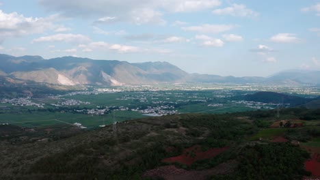 aldeas y campos en yunnan, china.