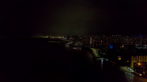 vista aérea de la costa noroeste de honolulu hawai por la noche