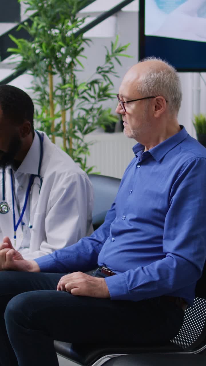 Vertical video: Specialist doing insulin level measurement