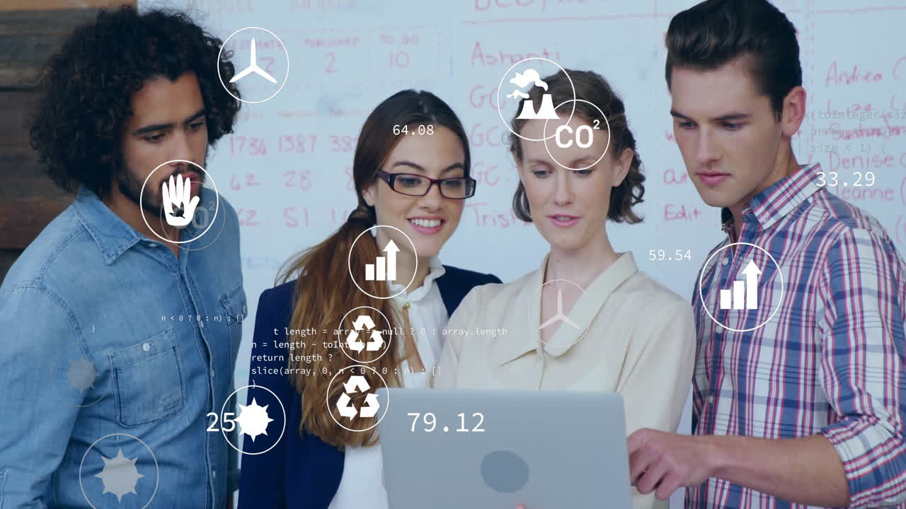 colaboración en el portátil, equipo diverso visualización de datos empresariales y animación de métricas ambientales