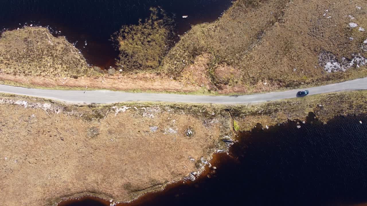 Naturskøn køretur mellem søer - Luftfoto - Skotland.