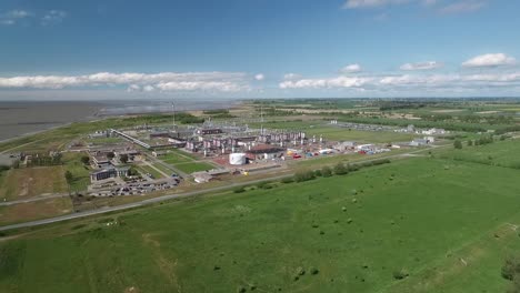 toma aérea de la terminal de gassco en emden, alemania