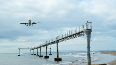 el avión está aterrizando.