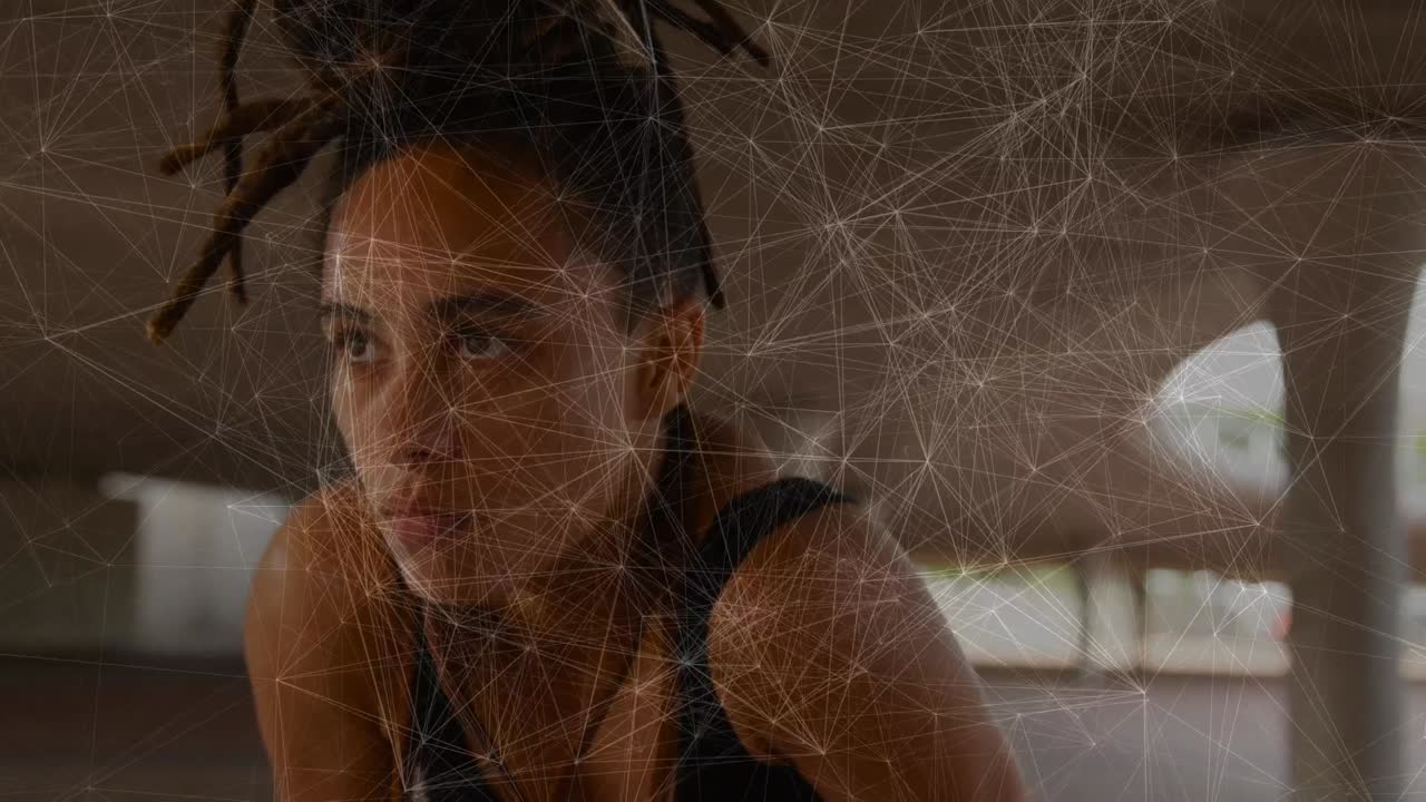 animación de conexiones sobre mujer biracial en forma descansando