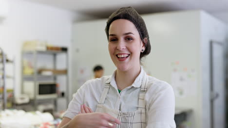 mujer feliz, retrato y sonrisa en la panadería