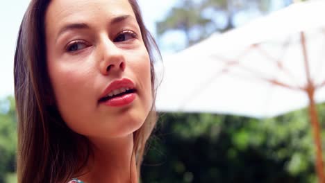 primer plano de una hermosa chica sonriente