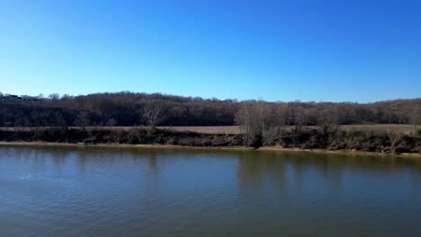 Flying-toward-a-cross-memorial-on-the-banks-of-the-Cumberland-River-in-Clarksville-Tennessee