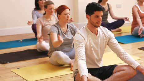 Group-of-people-performing-yoga