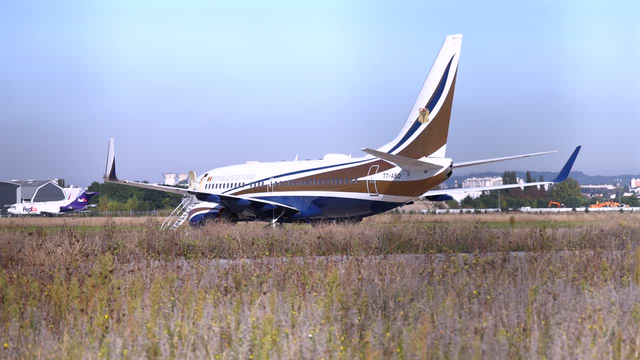 Boeing Business Jet BBJ on ground idling, Chad Government
