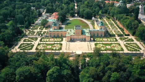 Aerial-view-of-the-royal-palace-in-Warsaw