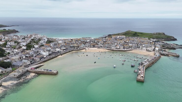 Sakin bir yaz gününde St Ives Cornwall, drone, havadan yüksek açı