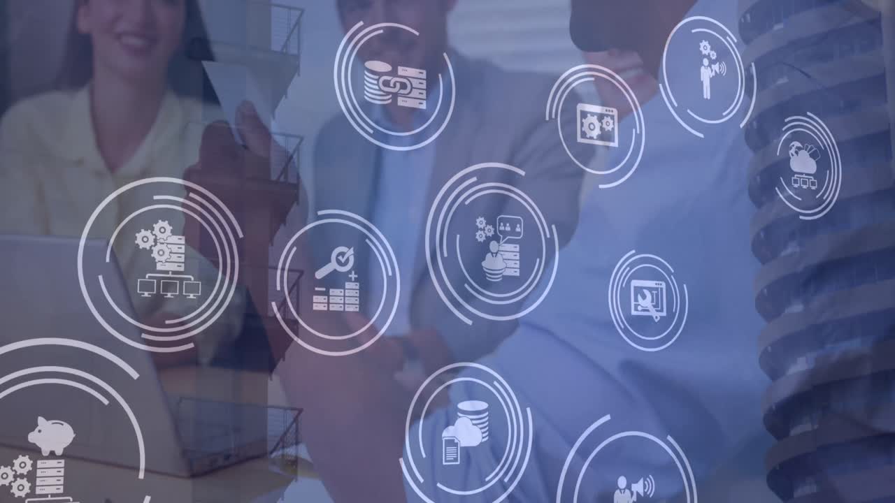 múltiples iconos digitales sobre diversos empresarios intercambiando tarjetas y discutiendo en la oficina