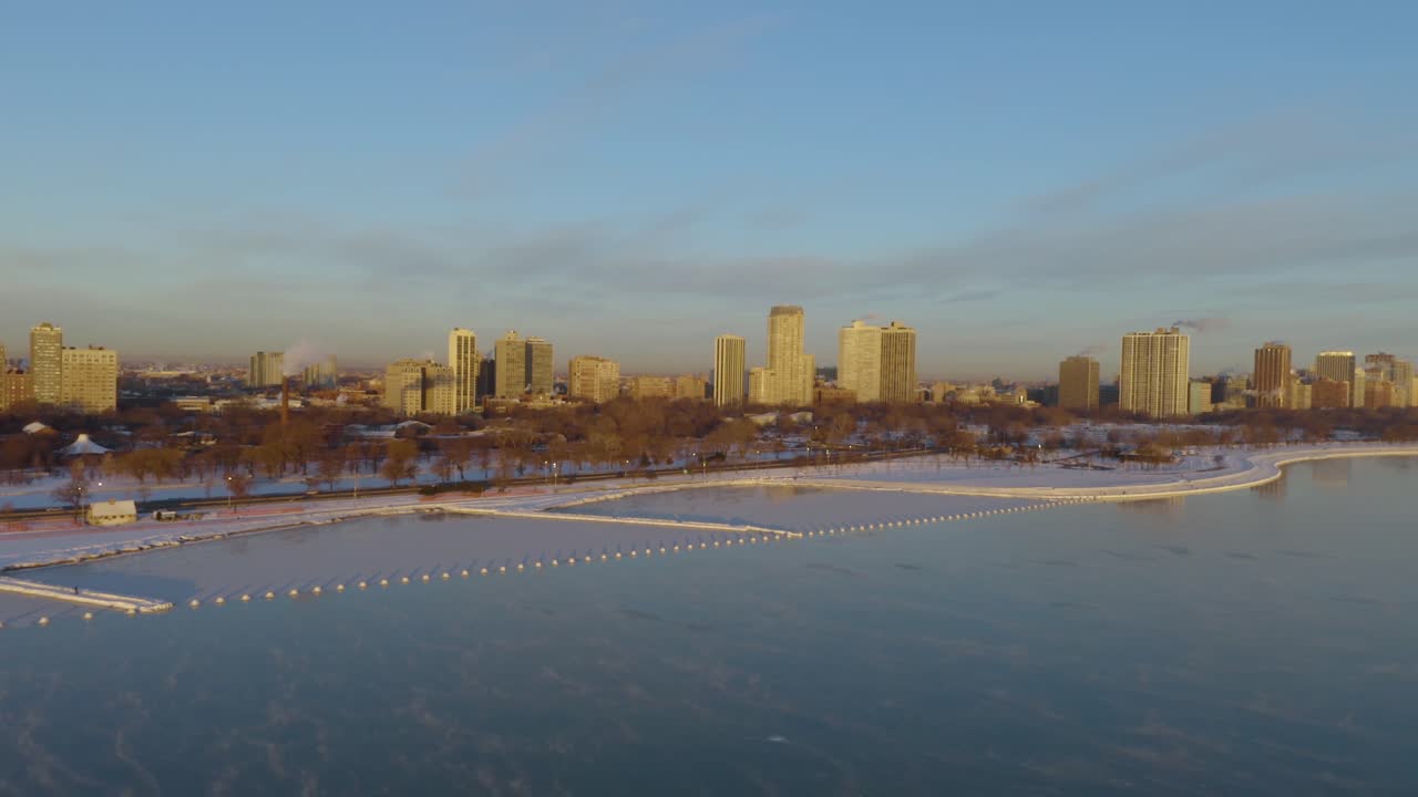 2019년 극 소용돌이, 일리노이주 시카고 동안 얼어붙은 미시간 호수의 공중 영상