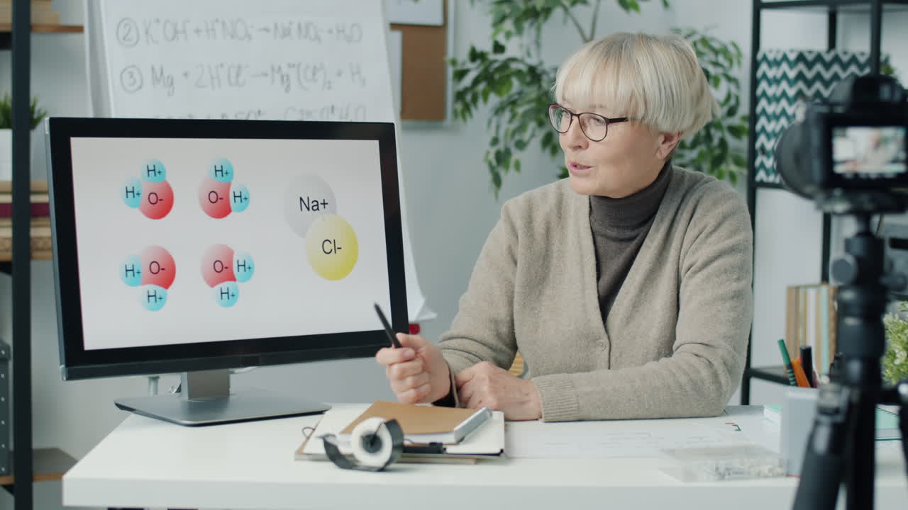 Online Chemistry Lesson:  Explaining Chemical Formulas
